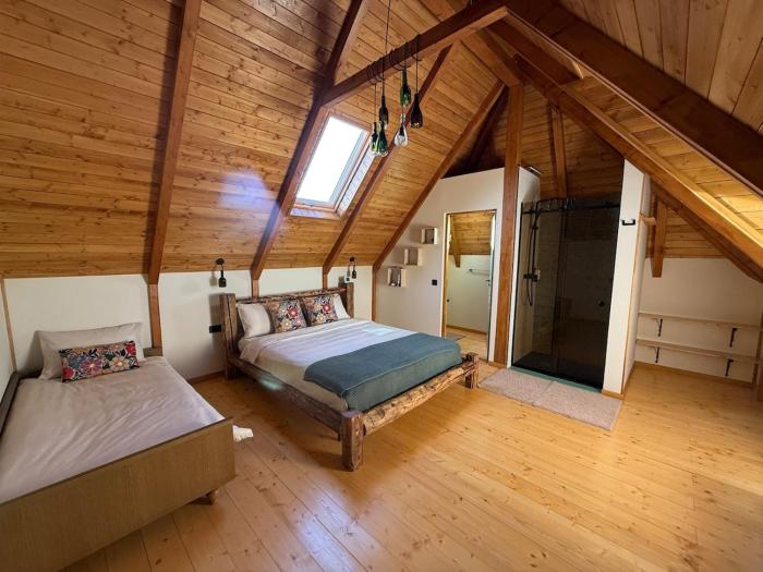 Clop&Cojoc Rustic old wooden house