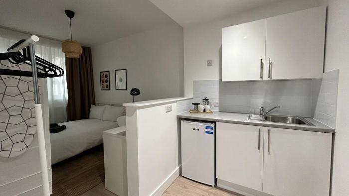 Luxury Suits on Piccadily Line Room No2