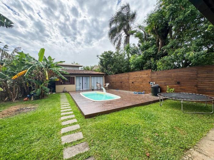 house with pool great location