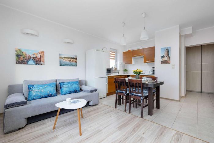 Atmospheric Apartment in Kołobrzeg Center with Desk and Bathtub by Noclegi Renters