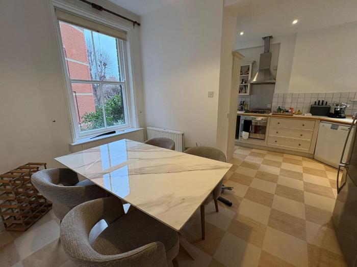 2BR Chelsea mansion flat