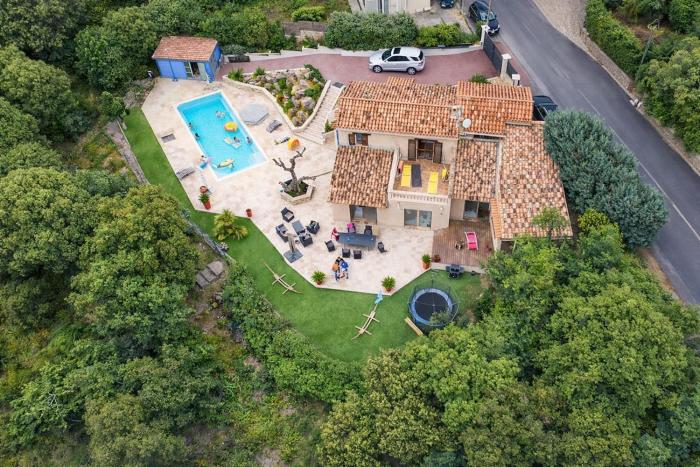 Villa méditerranéenne avec piscine et jardin