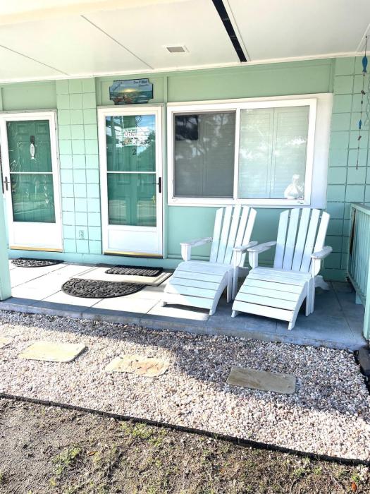 5 OClock Somewhere, dogs ok, quick walk to Ocean