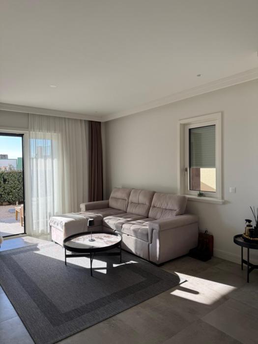 Centrale Contemporary Apartment With Direct Pool Access