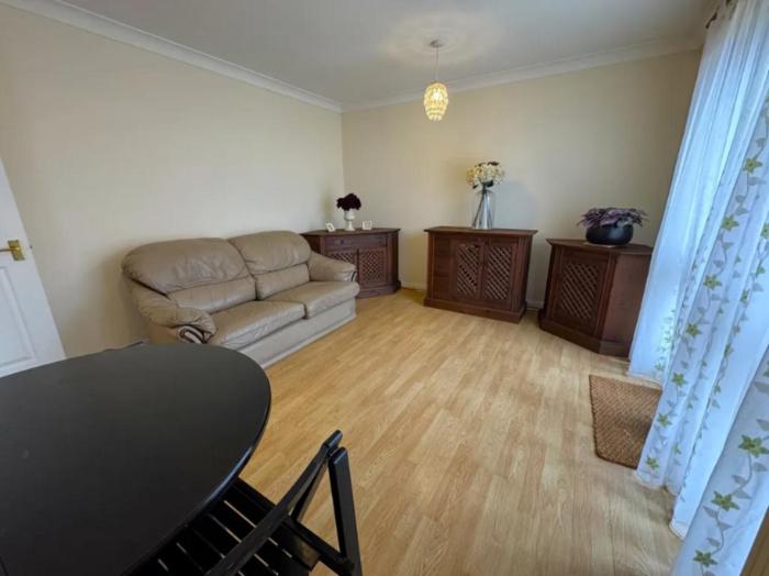 Modern 1 Bed Flat in London with Private Parking!