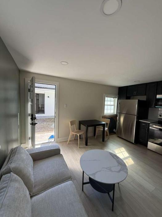 The Charleston Vibe V 8806