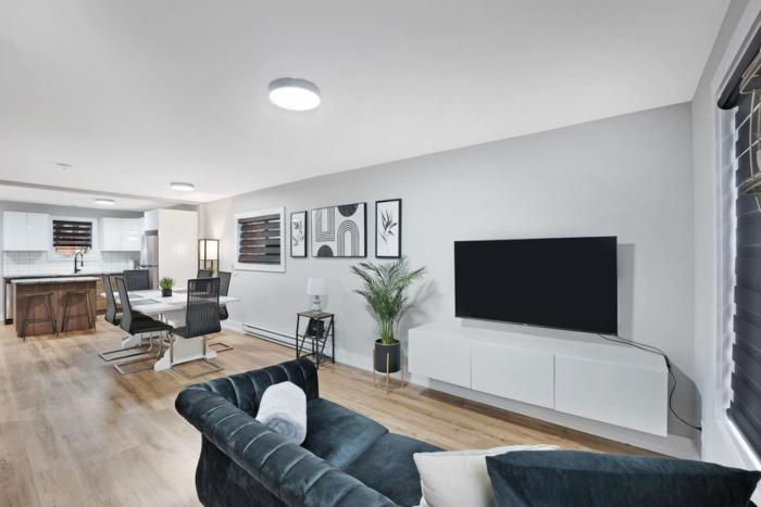 Welcome To Our Modern 2Bdrm,1Bth w, Laundry,BBQ