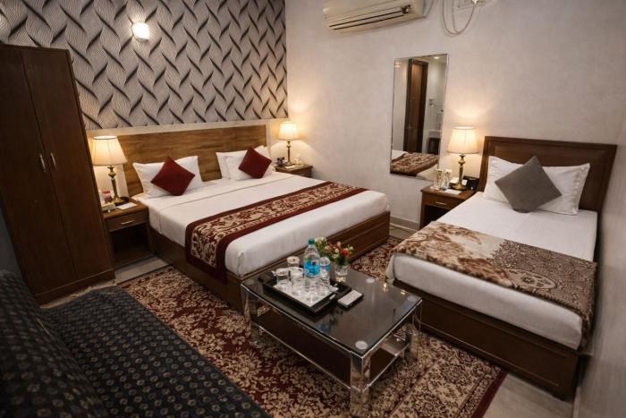 The Super Residency - Near Nizamuddin Markaz & Auliya Dargha