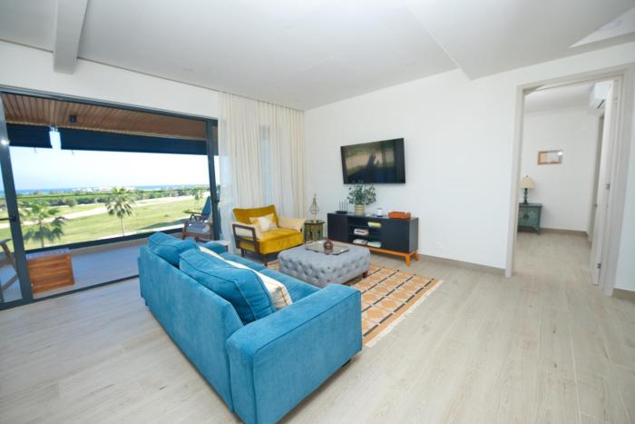 Stylish Modern Escape with Pool 5 Min to Beach