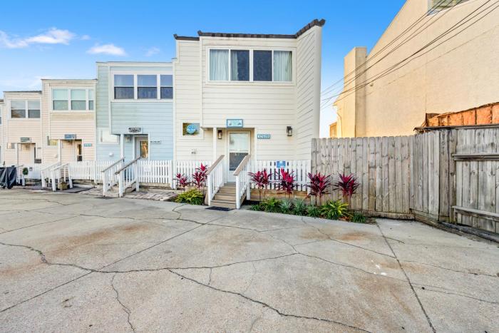 Breathtaking Views from Gulf Front 2 Bd 3 Ba Townhome!