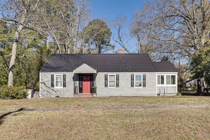 Walk to AH Stephens State Park! Pet-Friendly Home