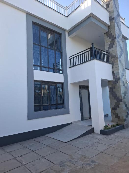 Almarina Nairobi, Kenya