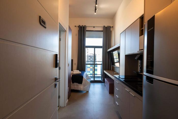 Studio Completo a 100m do Metro Brooklin HM1113