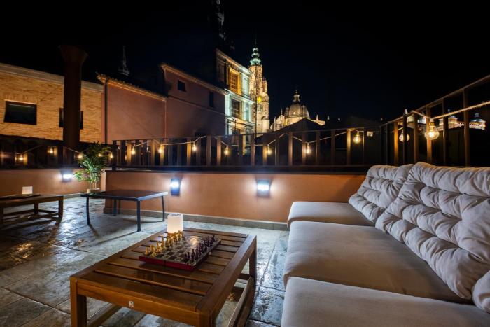 Downtown ChillOut Housing Cathedral Alcázar Views Toledo