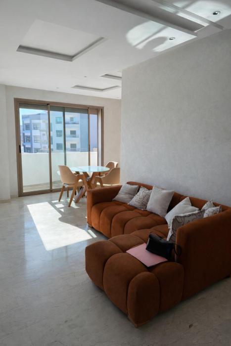 Large, very sunny studio apartment BD Anoual Maarif Casablanca