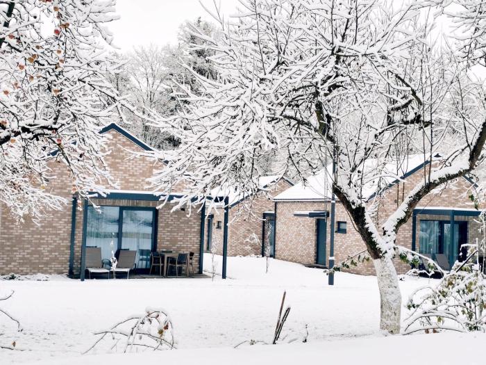 Domki Zdrojowe - Apartamentowe domki w centrum miasta - Parking