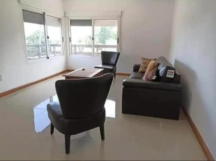 Spacious house, complete with garden close to everything