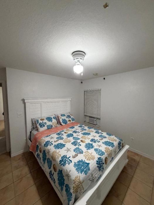 Serene 1-bedroom apartment with AC in Lehigh Acres, Florida