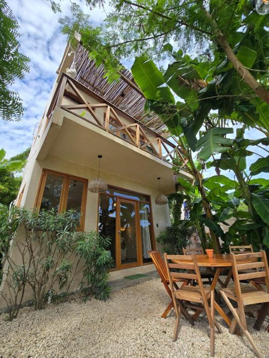 Casa Plátano Villa and palapa with garden steps from lagoon
