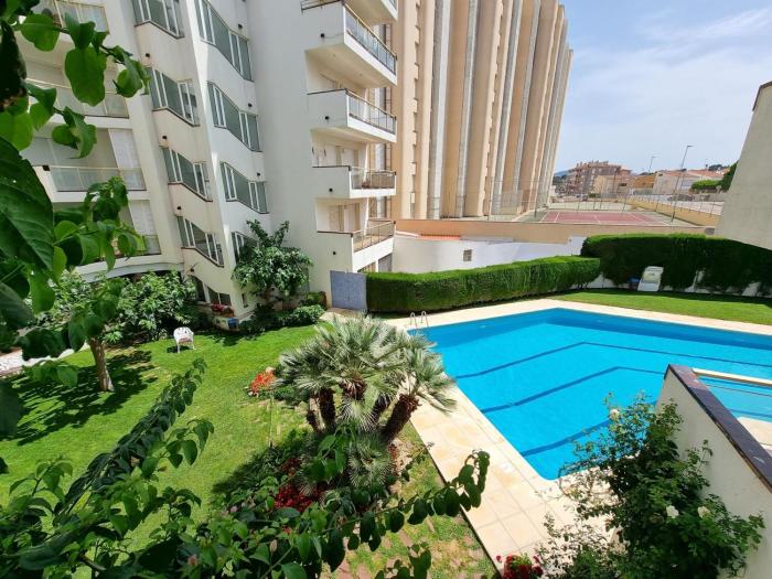 Apartamento acogedor con terraza y piscina en LEscala - HISP-236-120