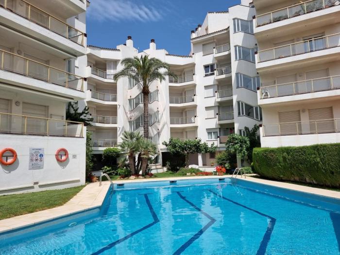 Apartamento acogedor con terraza y piscina en LEscala - HISP-236-120