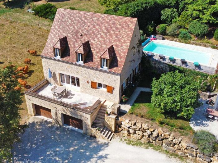 Maison en pierre avec terrasse paisible et piscine chauffée - FR-1-824-23