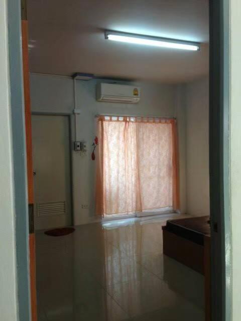 Songsirawit dormitory room1