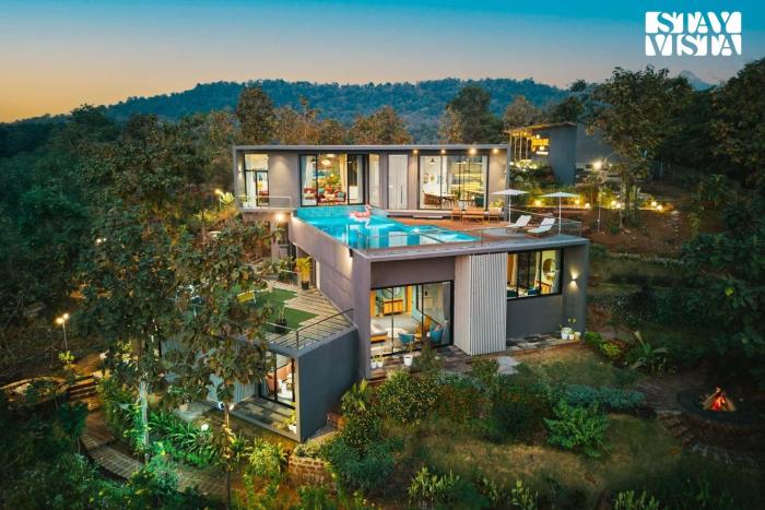 StayVista at The Solitaire Home with BBQ, Lawn, AC