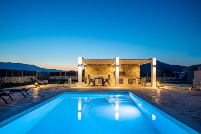 Villa Abelia relax in our Private Salt Water Pool