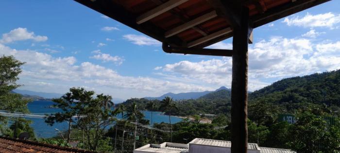 Casa em ilhabela com vista para o mar