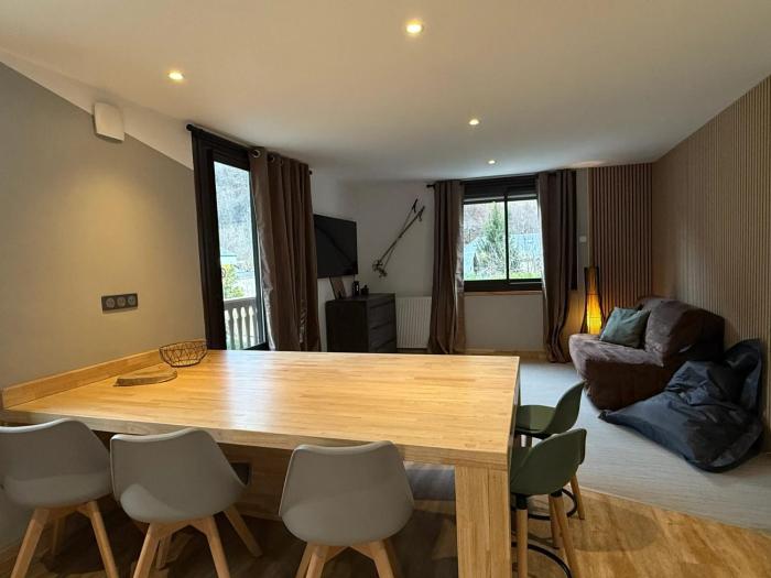 Maison cosy à Cauterets avec vue sur les montagnes et jardin