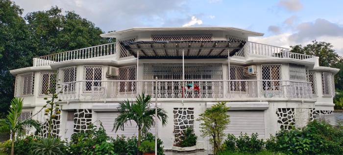 Chavan White House Farm and Stay