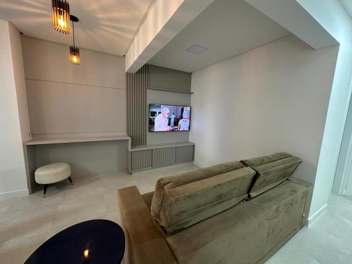 Meia Praia, Itapema SC 3 Suites, 2 vagas de garagem