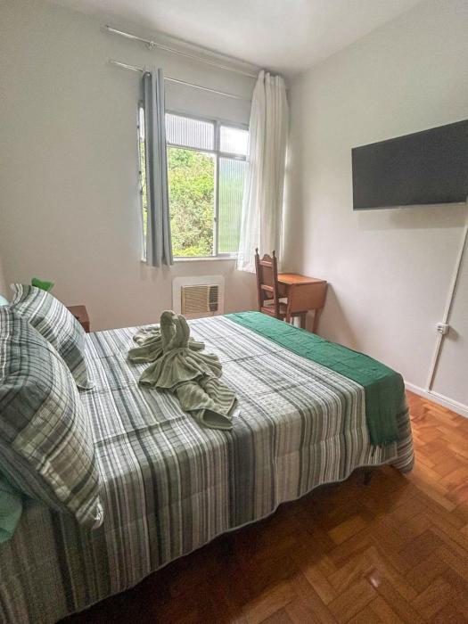 Apartamento em Copacabana - Vista da Natureza - 300 metros da Praia