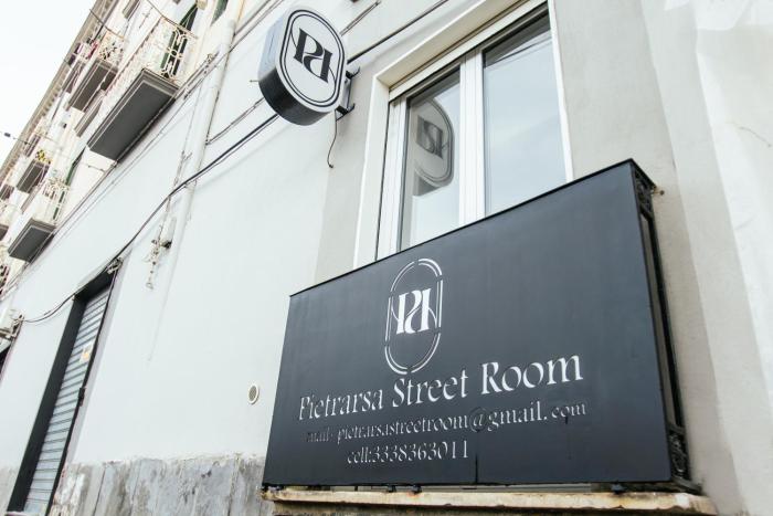 Pietrarsa Street Room