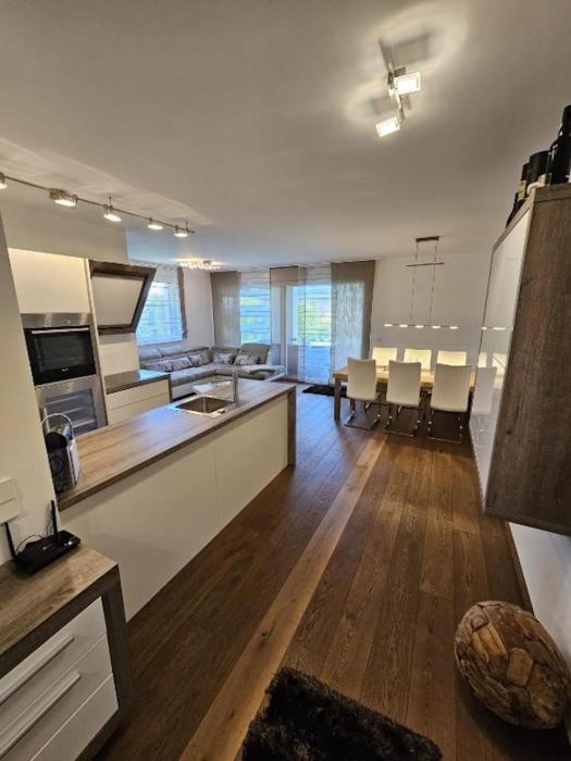 Design Apartment Velden am Wörthersee mit Terrasse & Parkplatz