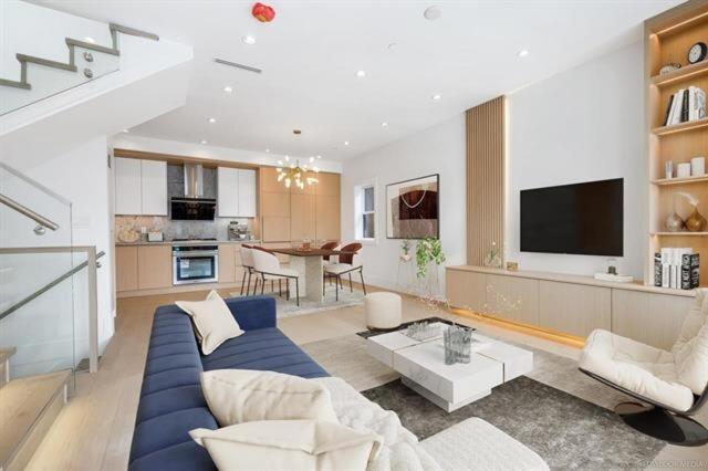 Luxury & brand-new Cozy duplex in South Vancouver