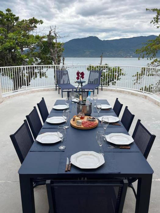 Beach house, pé na areia, vista para o mar e Ilhabela