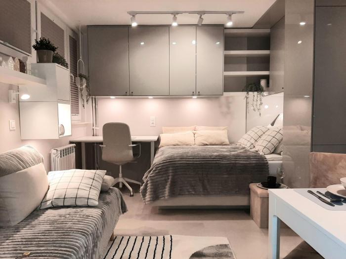 Metro Ratusz Arsenał, Plac Teatralny, Stare Miasto