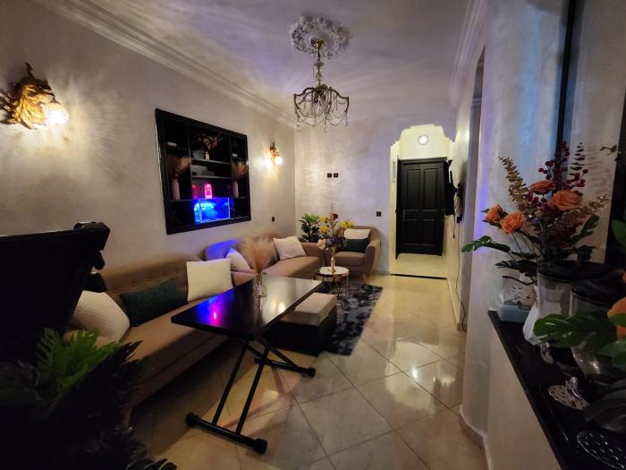 Chambre pour une femme ou pour un couple dans un Appartement de luxe bien situé et bien équipé