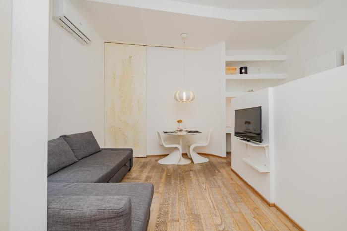 Bnbest Downtown Apartment Lecco 3 4 pax