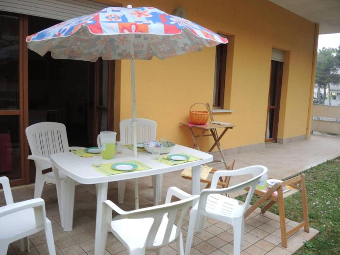 Comfortable flat near the sea with garden