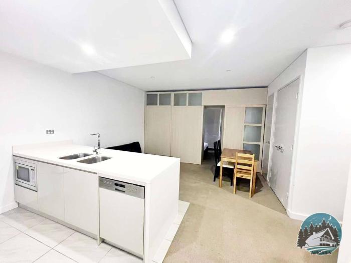 Waterloo 3-Bed Apartment with Internal Stairs