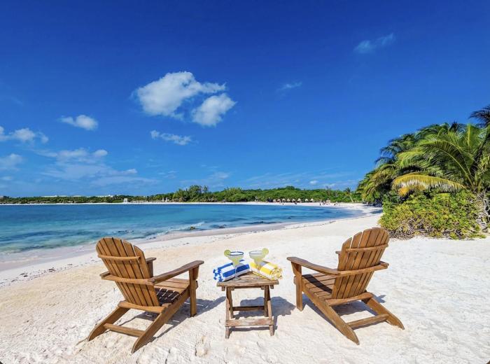 Romantic Escape I 500m Beach I Memory Foam King Bed I AC Kitchen WiFi Value Stay 7A