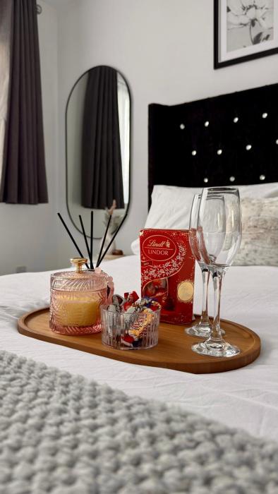 Modern 2-Bed Flat, Spacious, near Harry Potter Studio