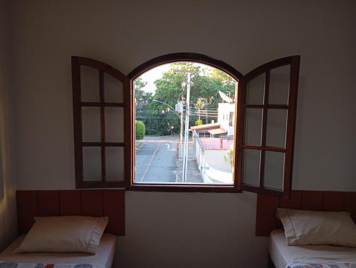 Apartamento mobiliado, 2 q, perto Unimed, CSN, via Dutra, H Zilda Arns