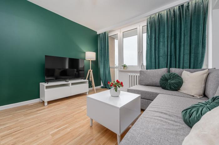 Lumina I Spacious 2BR Apartment with balcony I Parking I AC