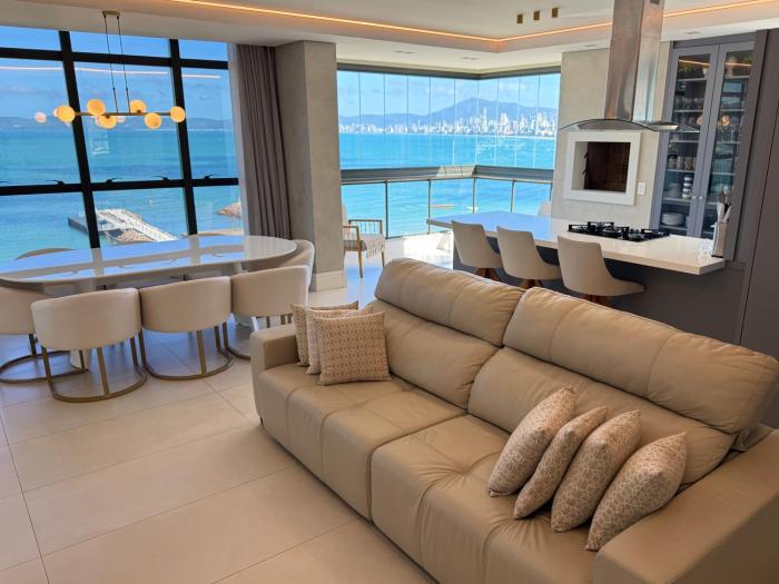 Apartamento Frente Mar com vista praia em Itapema