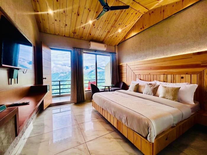 Living On The Edge A Luxury Rooms With Mountain View & Balcony