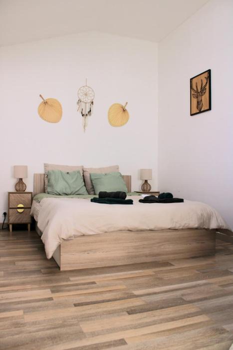 Studio with bedroom near train station